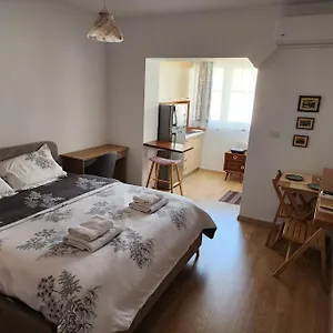 Andi's Place-comfy Studio-city Center Albania